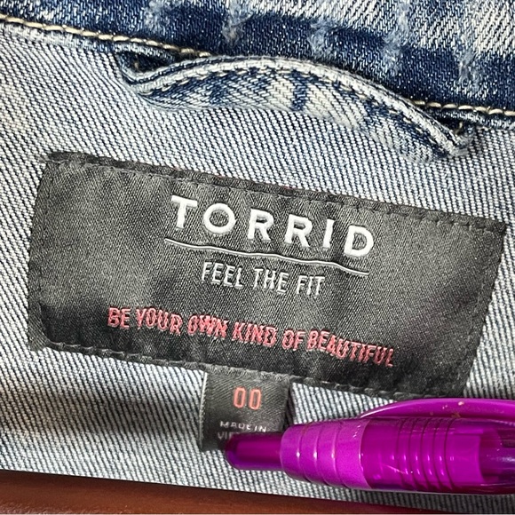 Torrid Denim Jacket Light Wash Distressed Plus Size Casual Layering Grunge - Picture 10 of 13